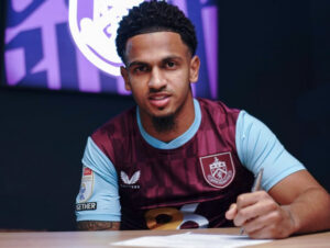 cau thu Marcus Edwards chuyen den Burnley